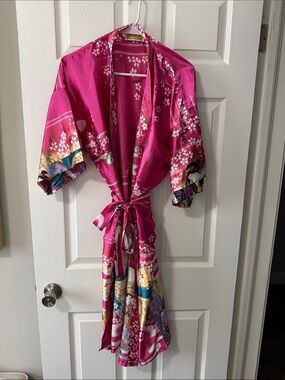 VINTAGE ORIENTAL VILLAGE SILK Bright Pink Floral Kimono Robe